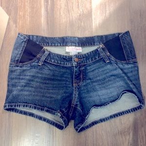 Maternity jean shorts! Size 4